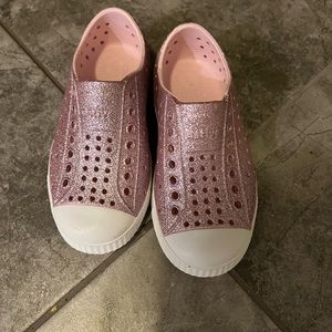 Native girls shoes 9